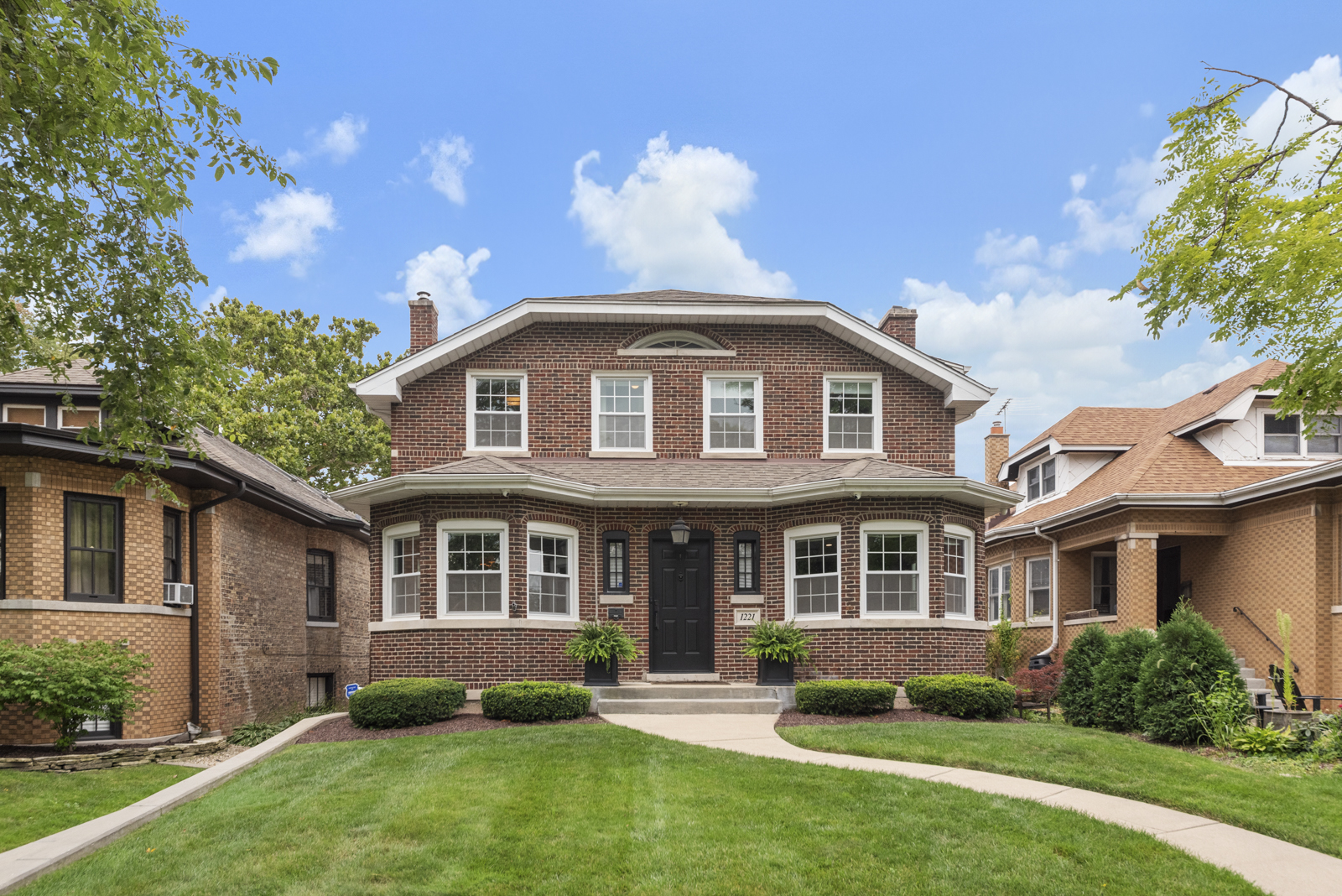 1221 Edmer Avenue, Oak Park, IL 60302