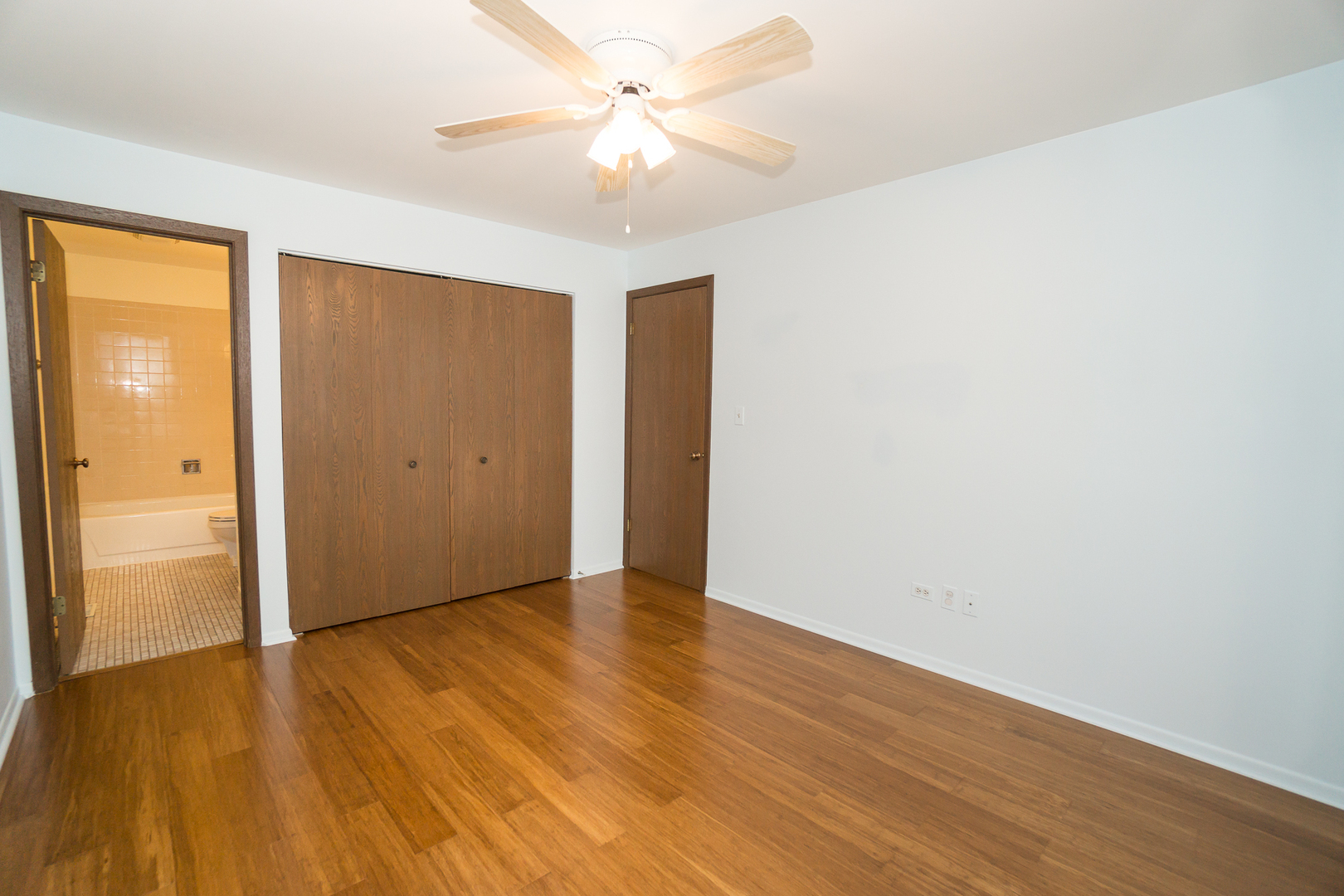 966 Cumberland Court #B2, Roselle, IL 60172