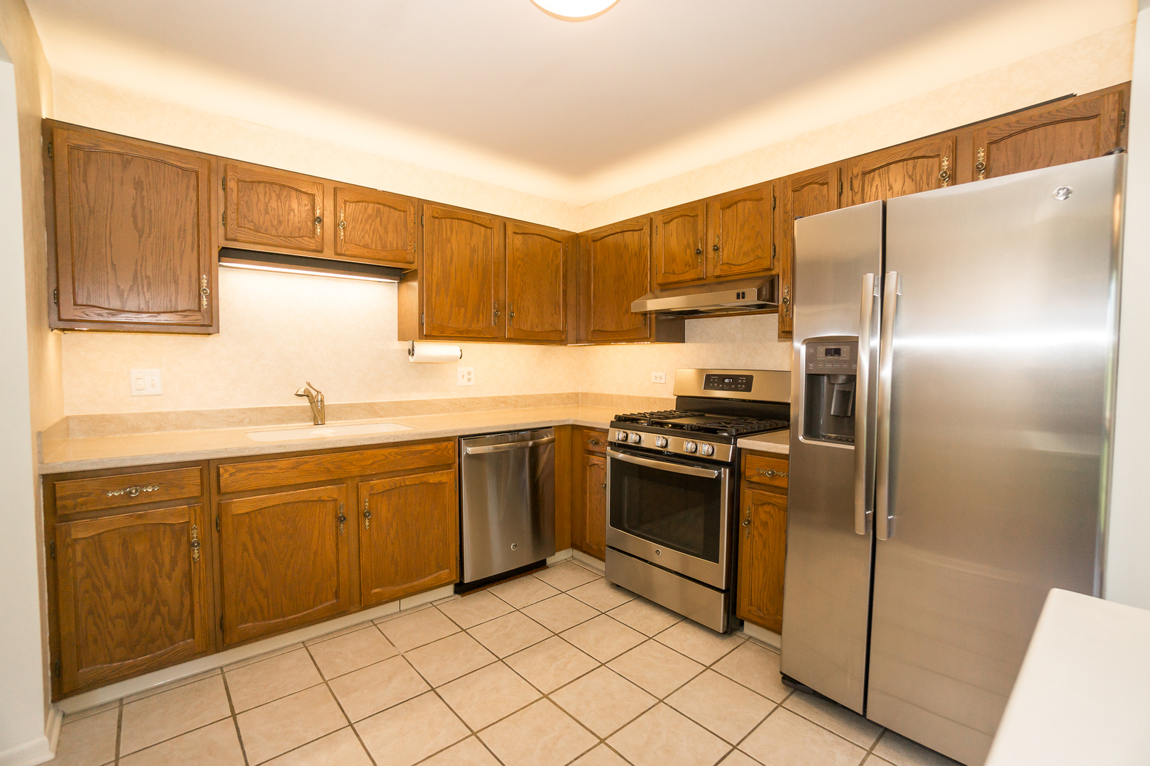 966 Cumberland Court #B2, Roselle, IL 60172