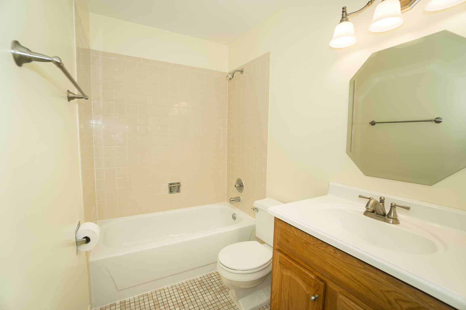966 Cumberland Court #B2, Roselle, IL 60172
