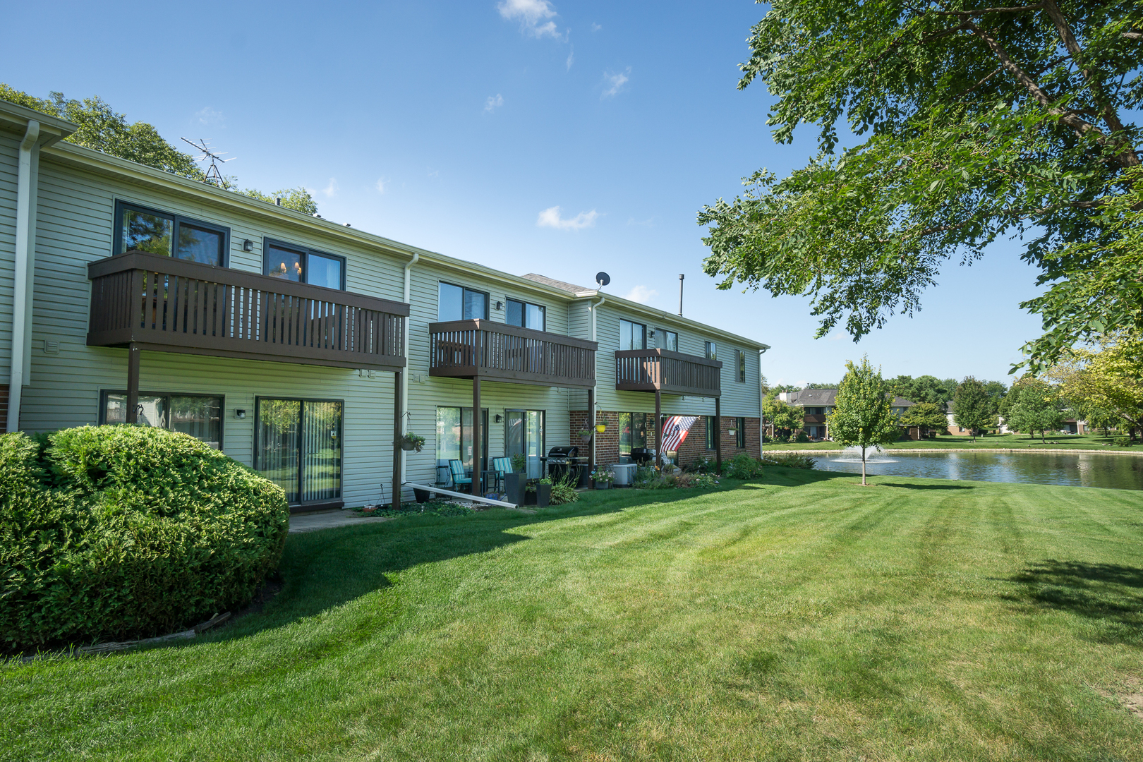 966 Cumberland Court #B2, Roselle, IL 60172