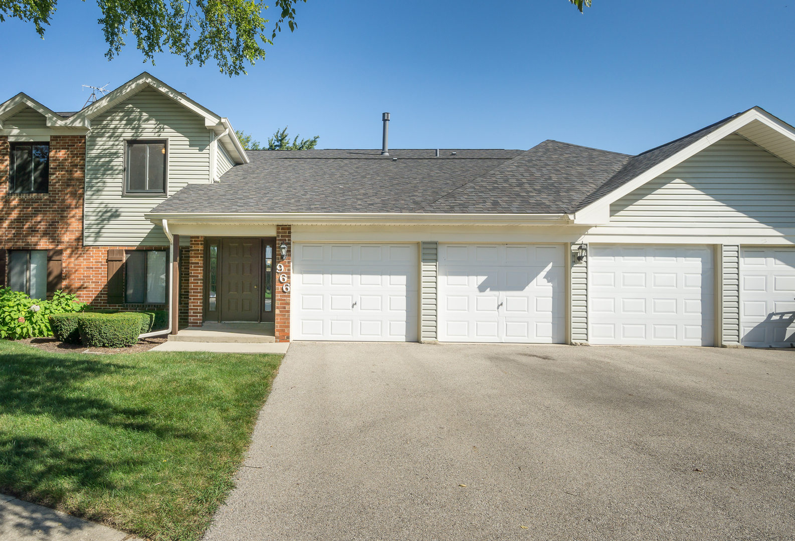 966 Cumberland Court #B2, Roselle, IL 60172