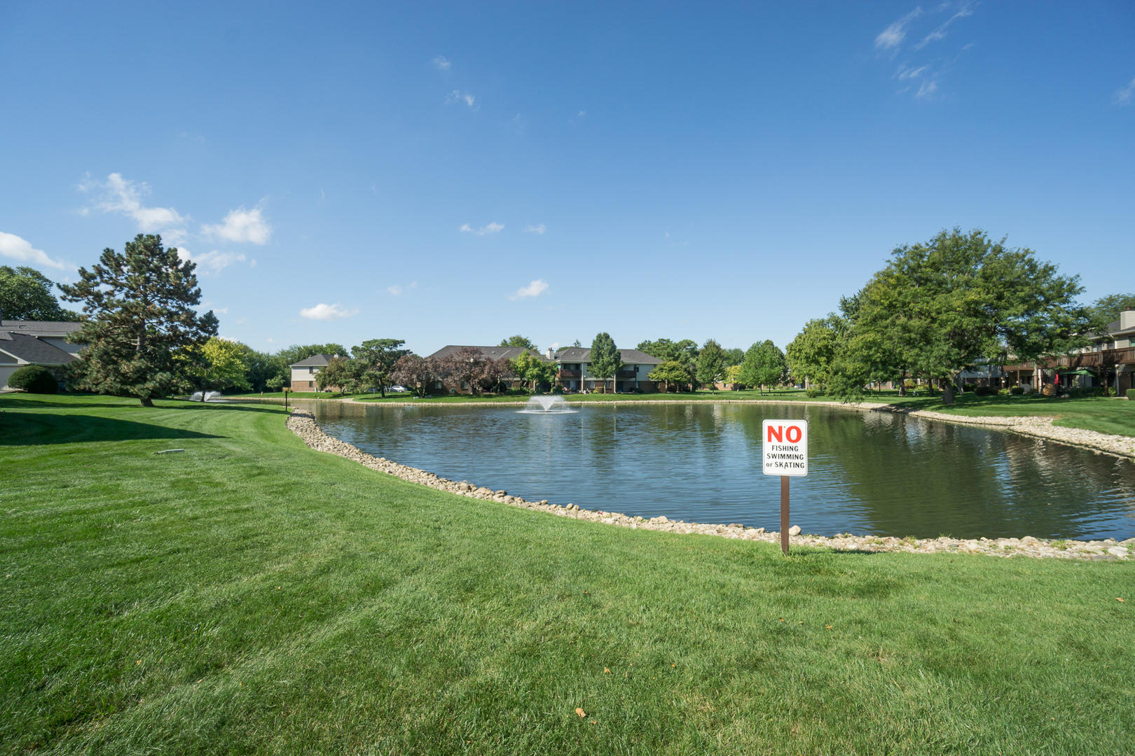 966 Cumberland Court #B2, Roselle, IL 60172