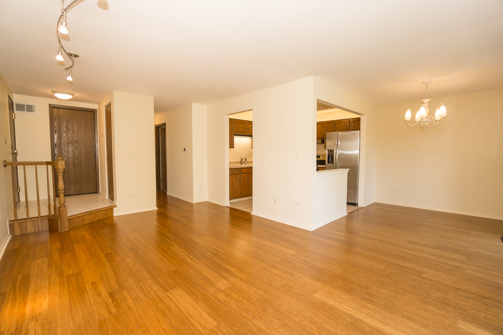 966 Cumberland Court #B2, Roselle, IL 60172