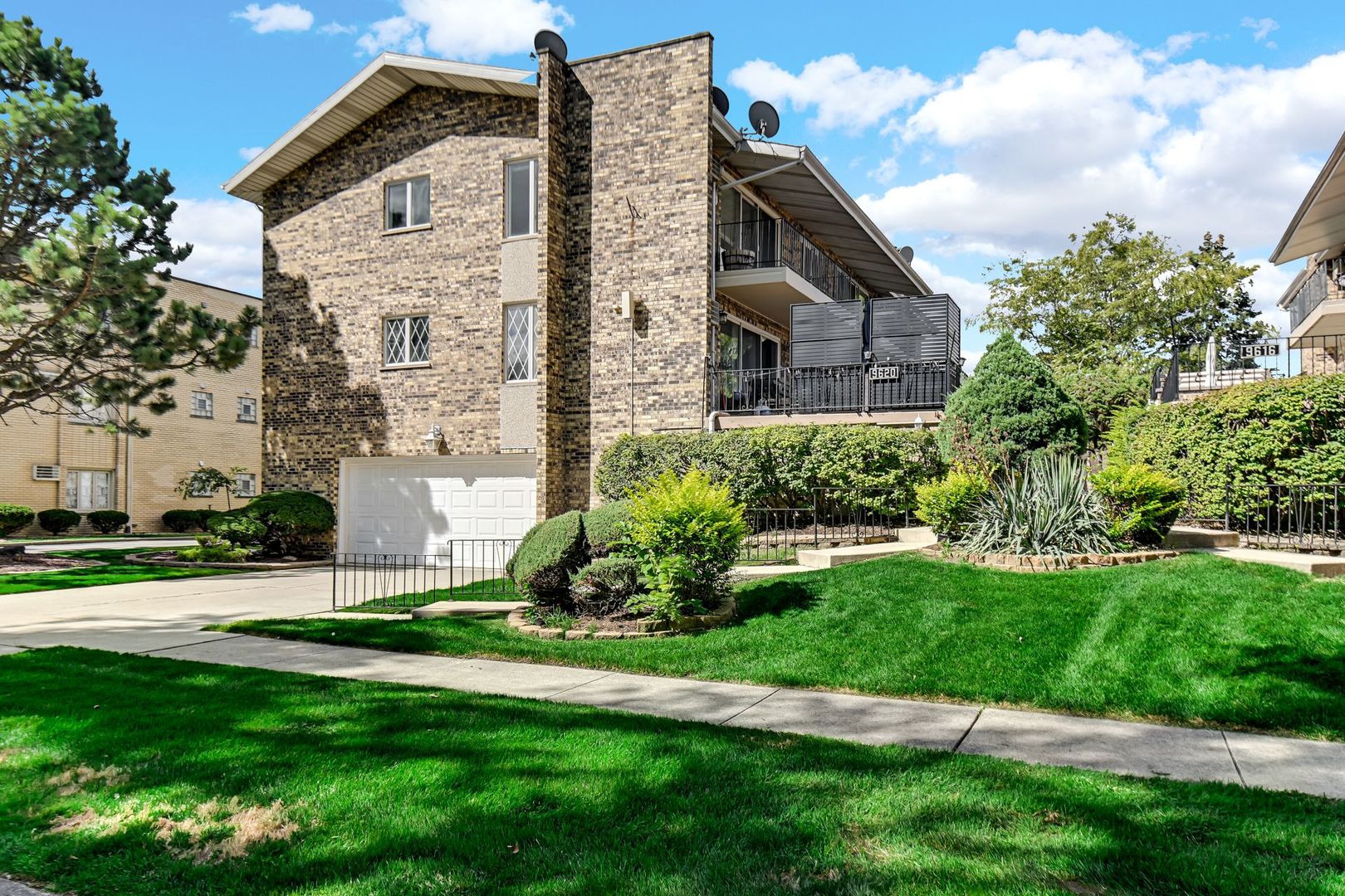 9620 S Kedvale Avenue #201E, Oak Lawn, IL 60453