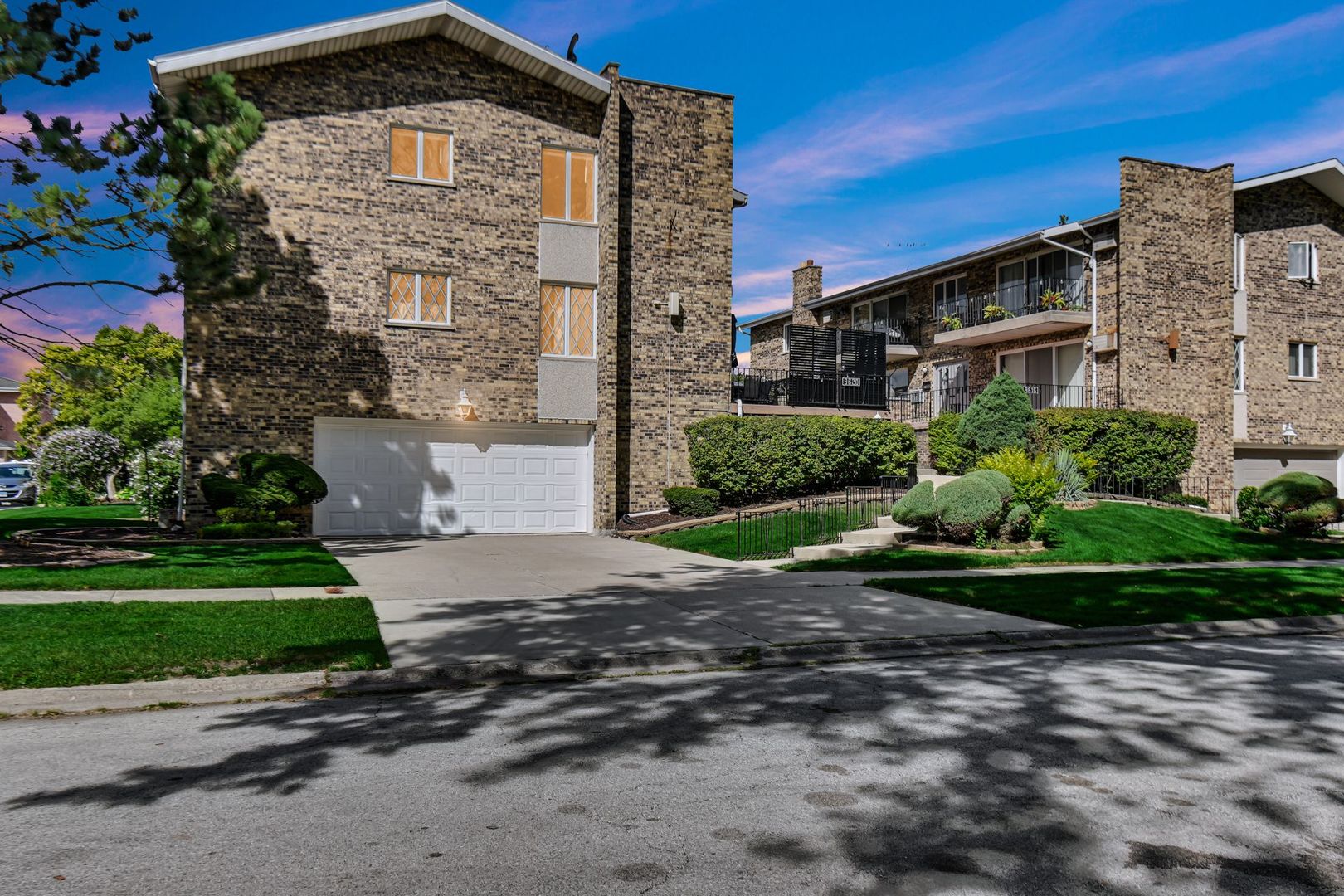 9620 S Kedvale Avenue #201E, Oak Lawn, IL 60453