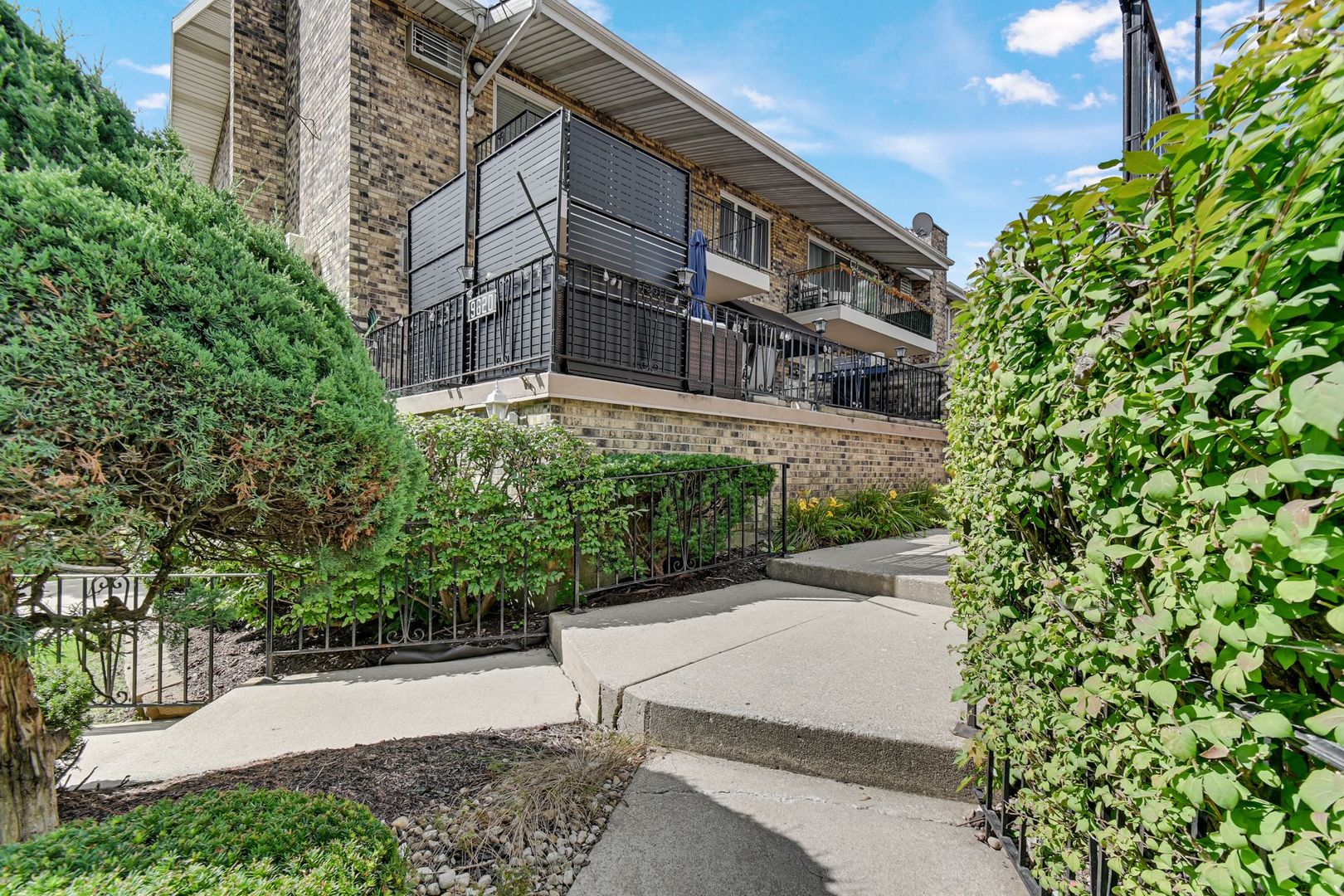9620 S Kedvale Avenue #201E, Oak Lawn, IL 60453