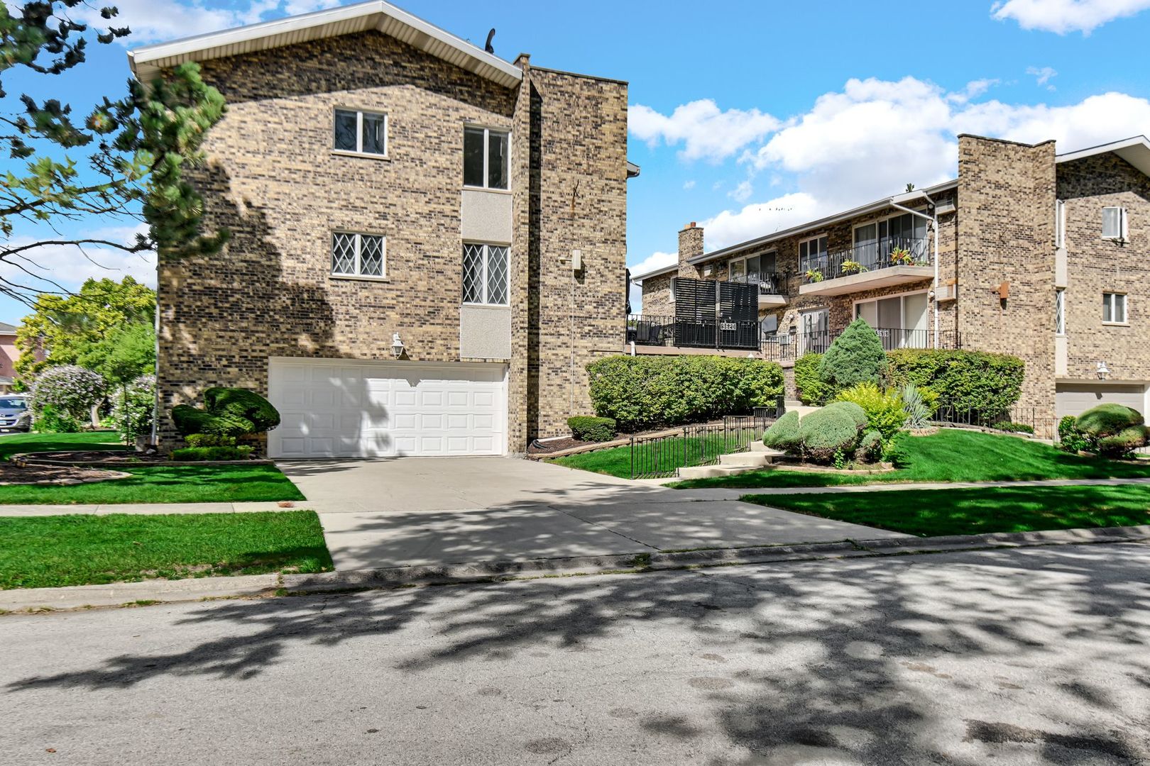9620 S Kedvale Avenue #201E, Oak Lawn, IL 60453