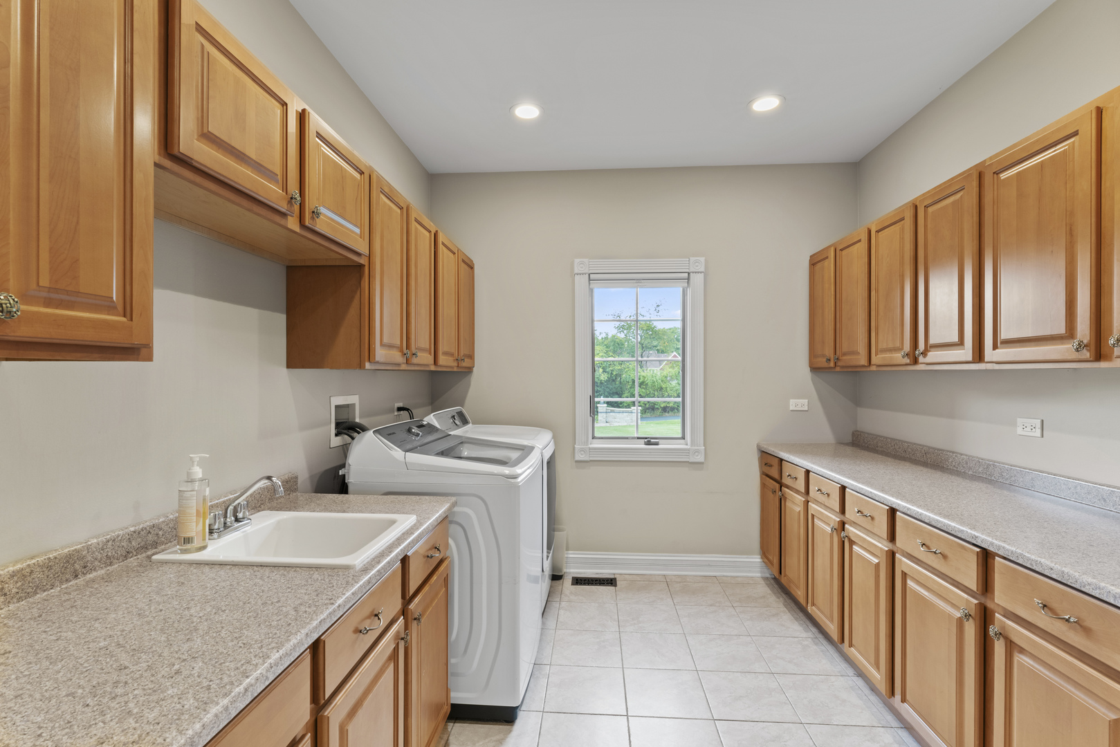 121 Florence Avenue, Inverness, IL 60010