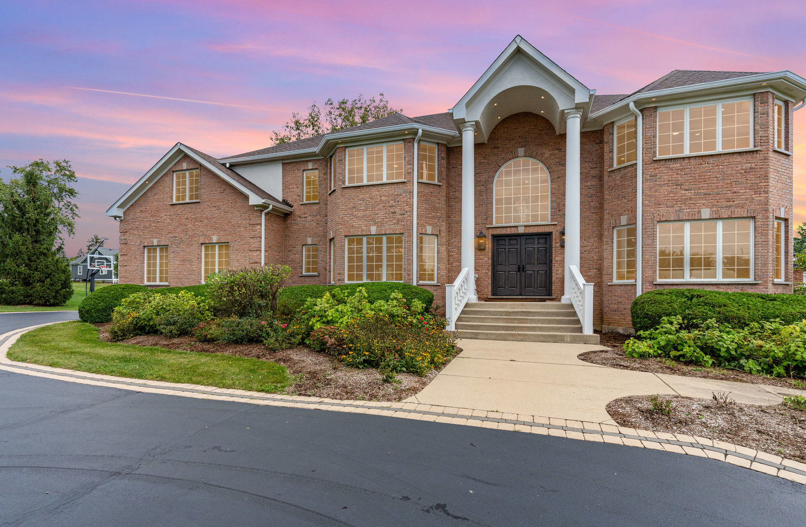 121 Florence Avenue, Inverness, IL 60010