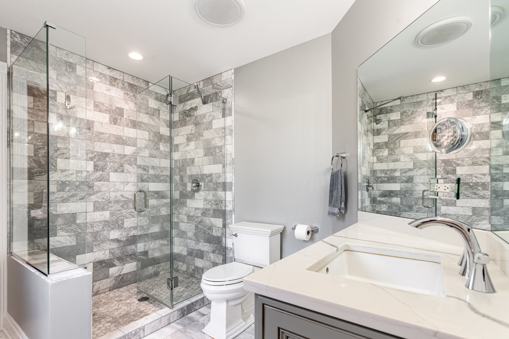 121 Florence Avenue, Inverness, IL 60010