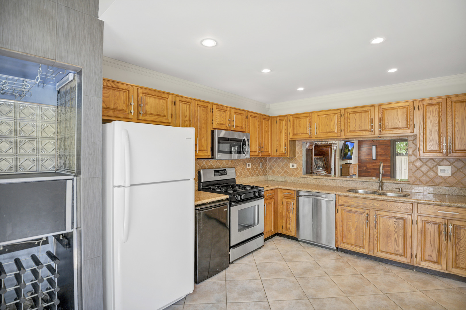 117 Oneida Court, Bloomingdale, IL 60108