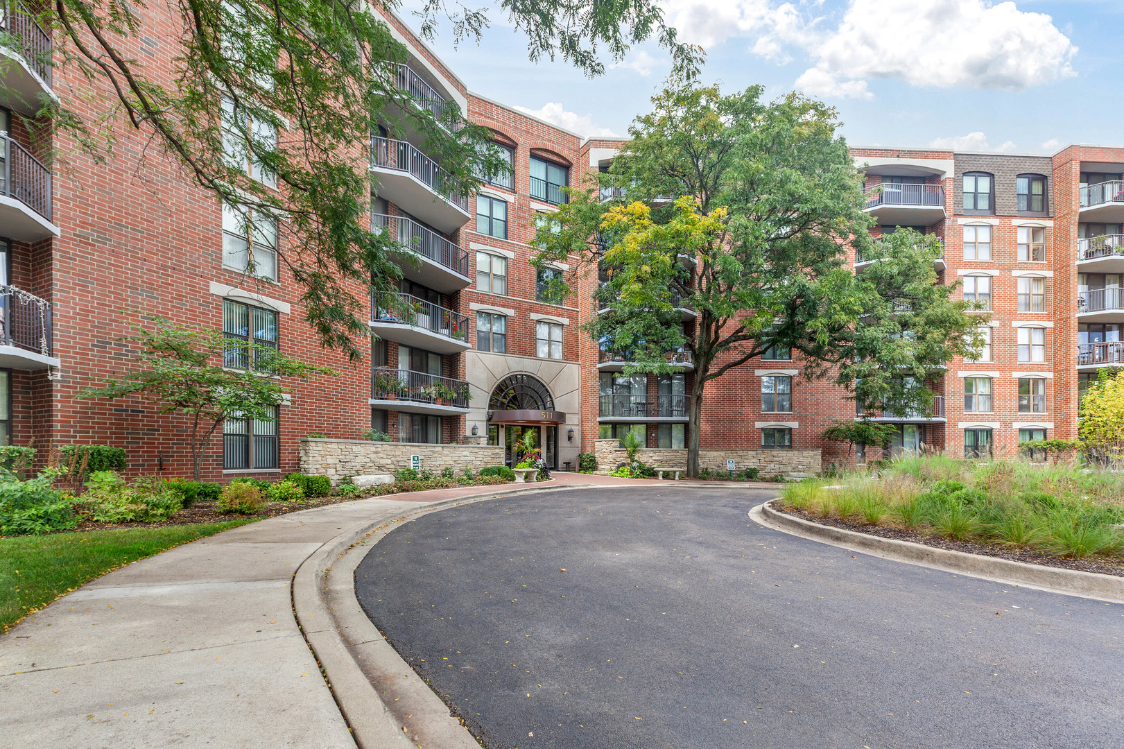 511 AURORA Avenue #104, Naperville, IL 60540