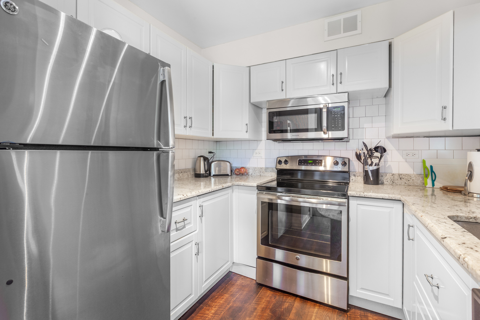 511 AURORA Avenue #104, Naperville, IL 60540