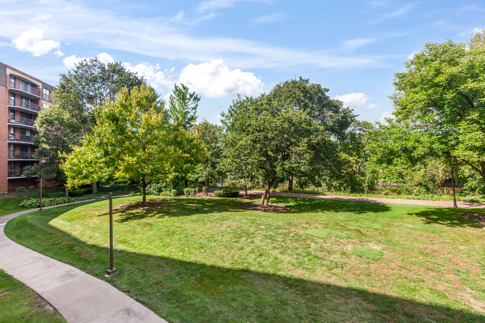 511 AURORA Avenue #104, Naperville, IL 60540