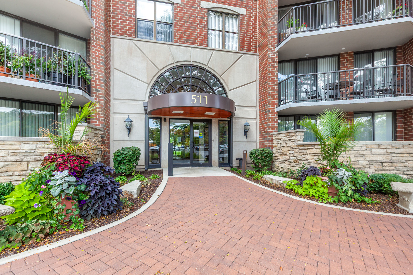 511 AURORA Avenue #104, Naperville, IL 60540