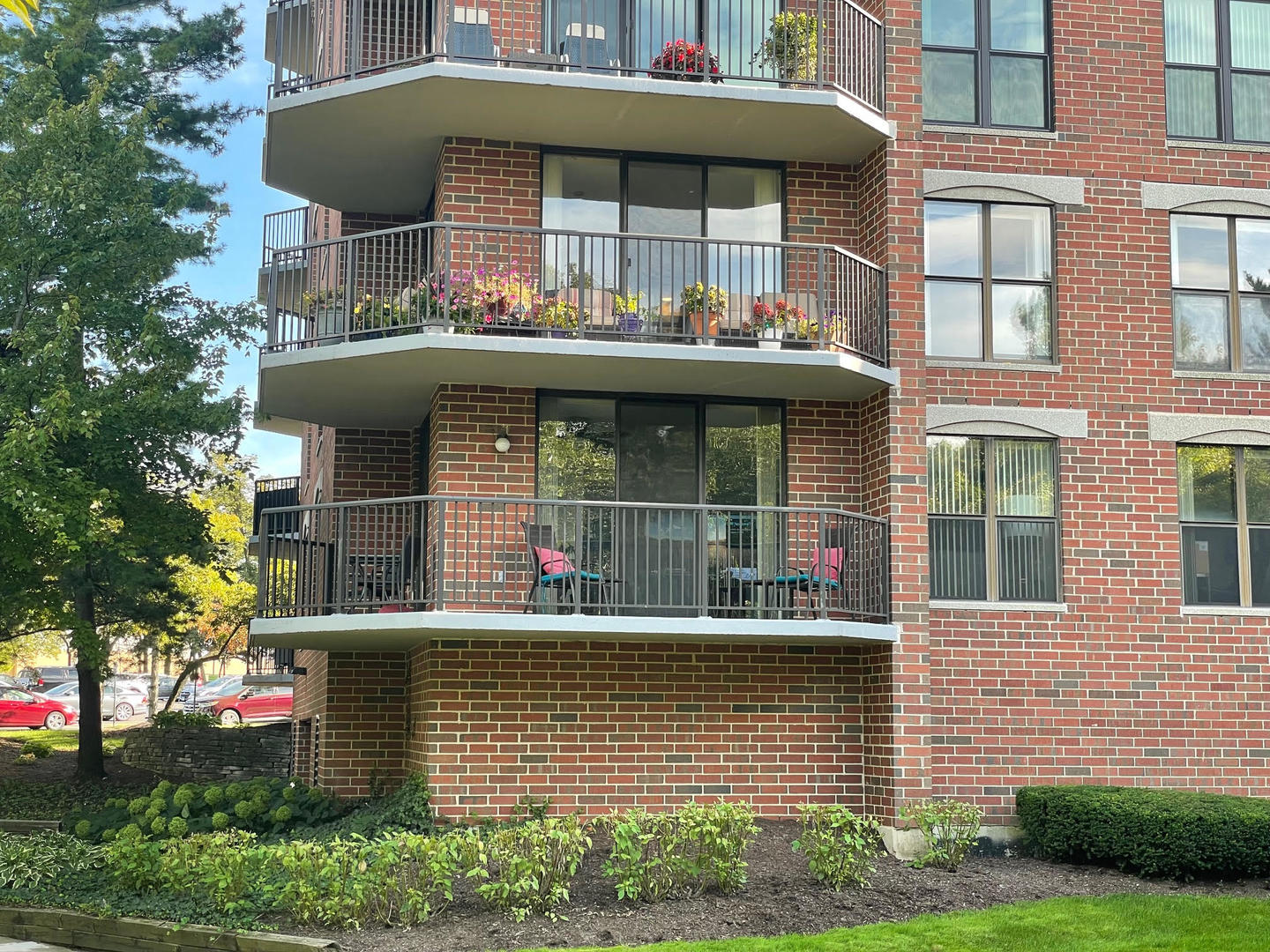 511 AURORA Avenue #104, Naperville, IL 60540