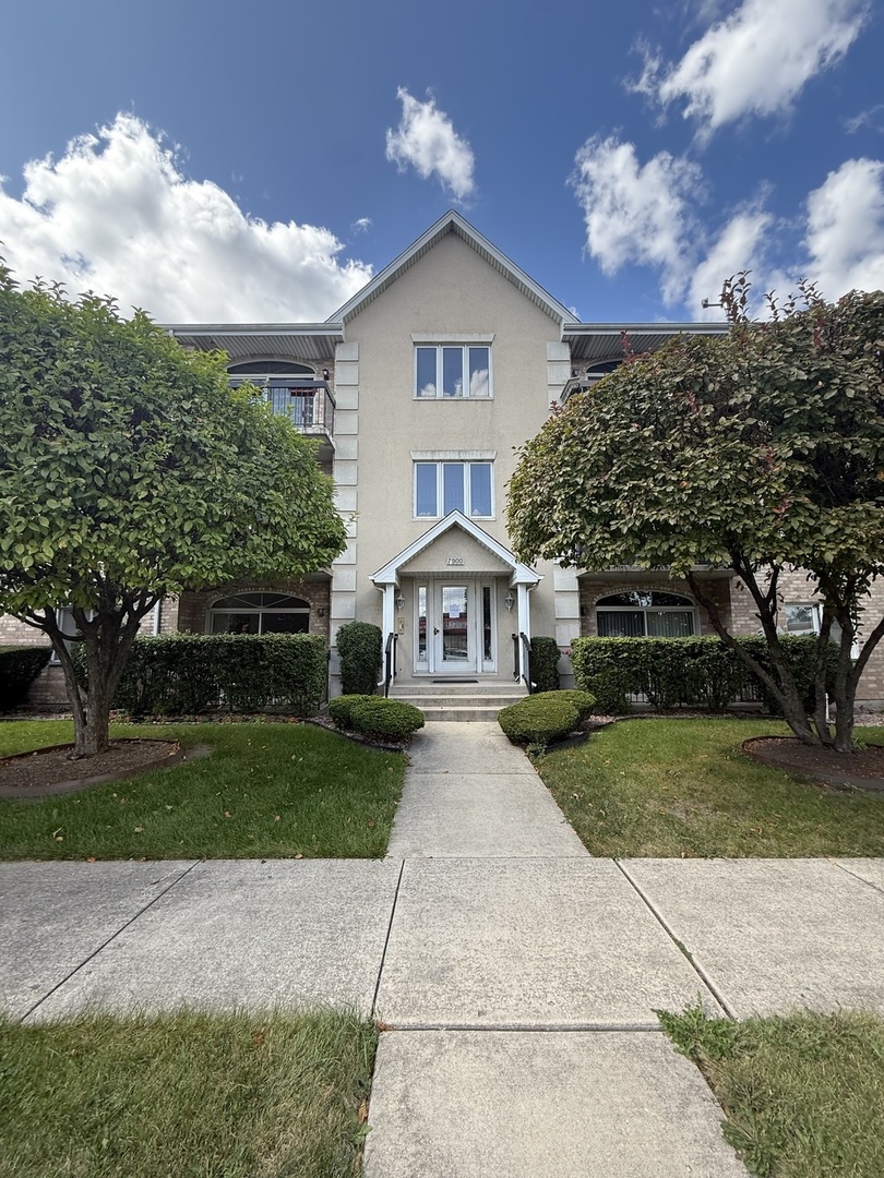 7900 S Nagle Avenue #1S, Burbank, IL 60459