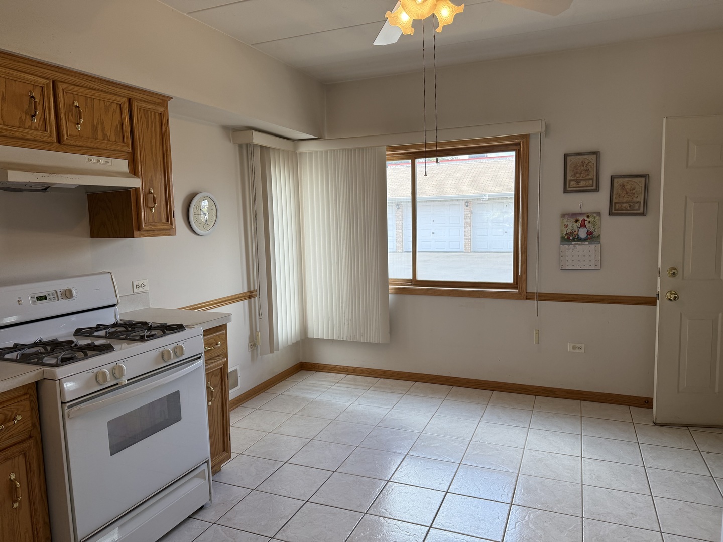 7900 S Nagle Avenue #1S, Burbank, IL 60459