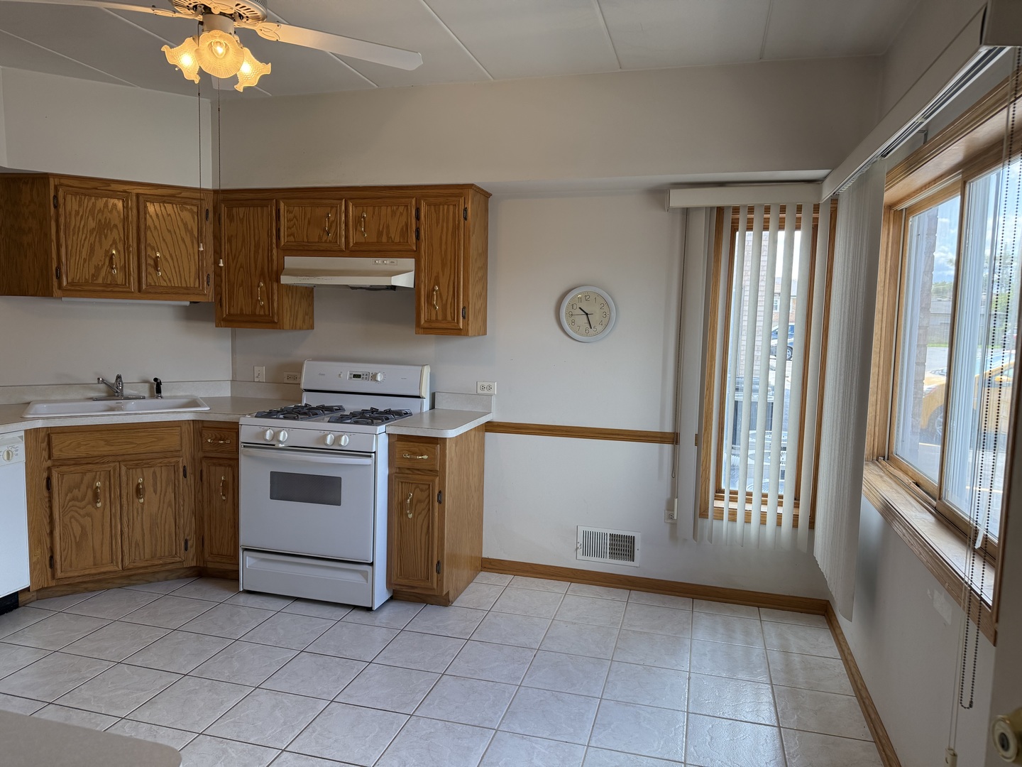 7900 S Nagle Avenue #1S, Burbank, IL 60459