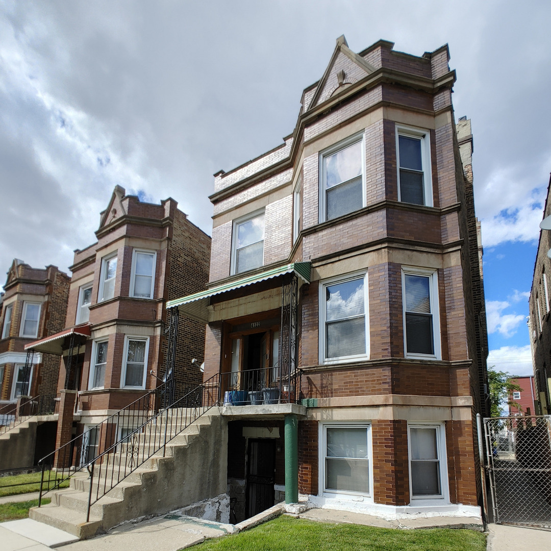 4122 W Cermak Road, Chicago, IL 60623