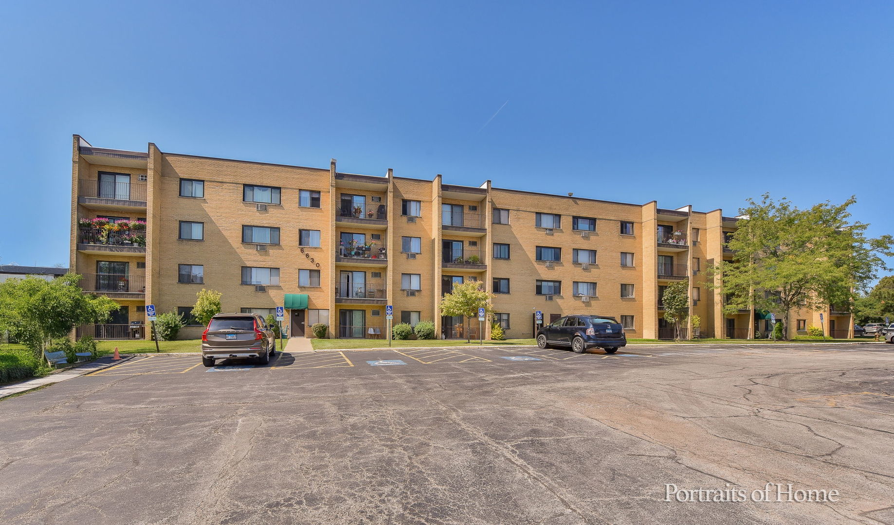 6630 S Brainard Avenue #203, Countryside, IL 60525