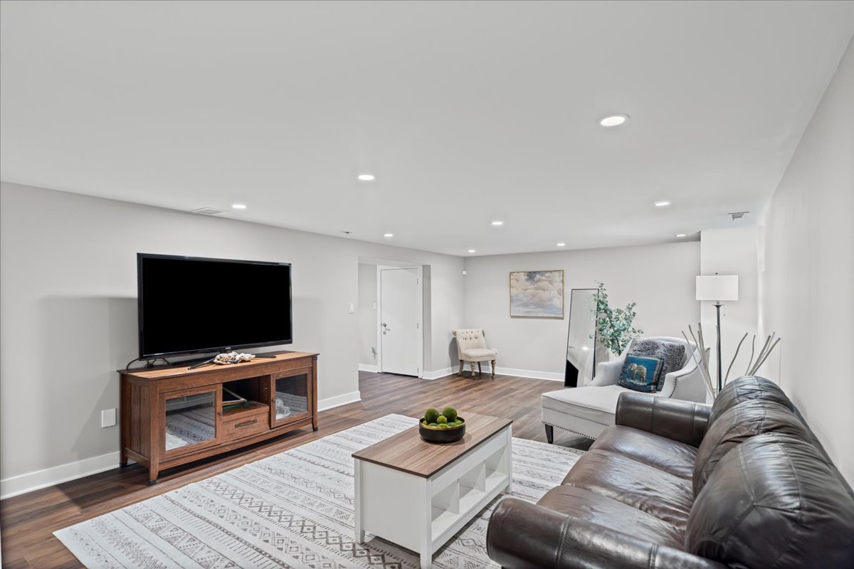 1132 Whitfield Road, Northbrook, IL 60062