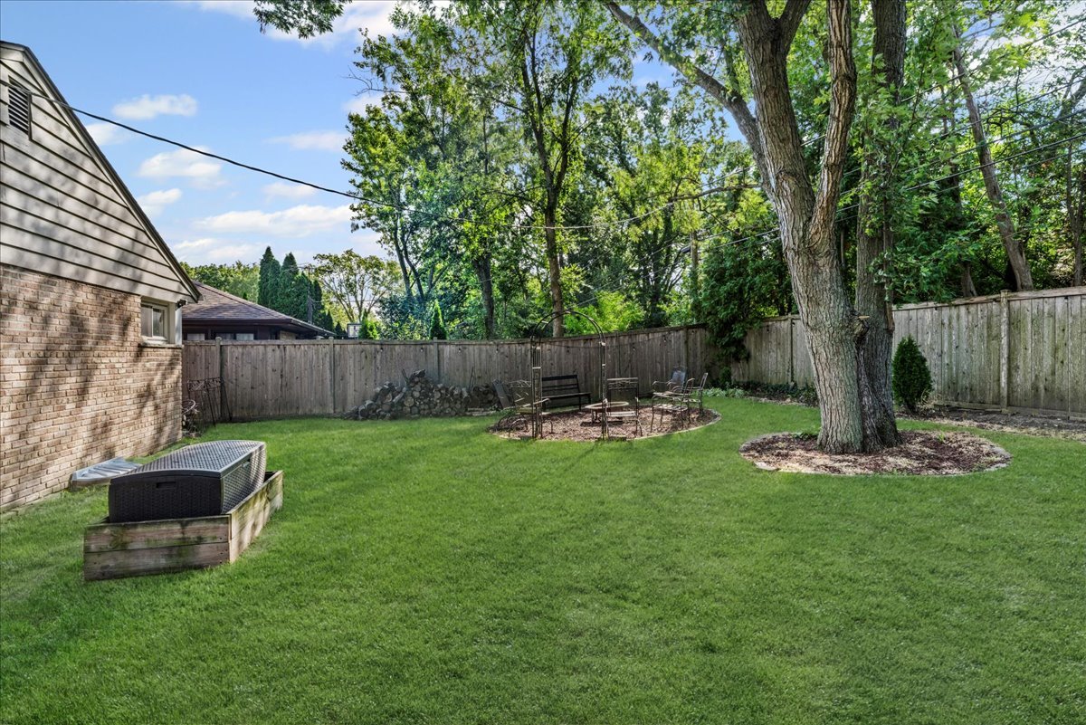 1132 Whitfield Road, Northbrook, IL 60062