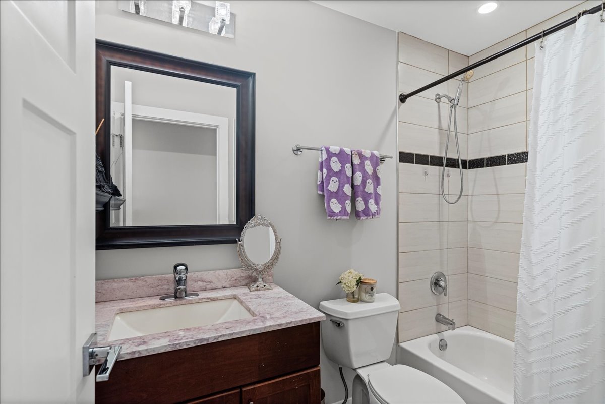 1132 Whitfield Road, Northbrook, IL 60062