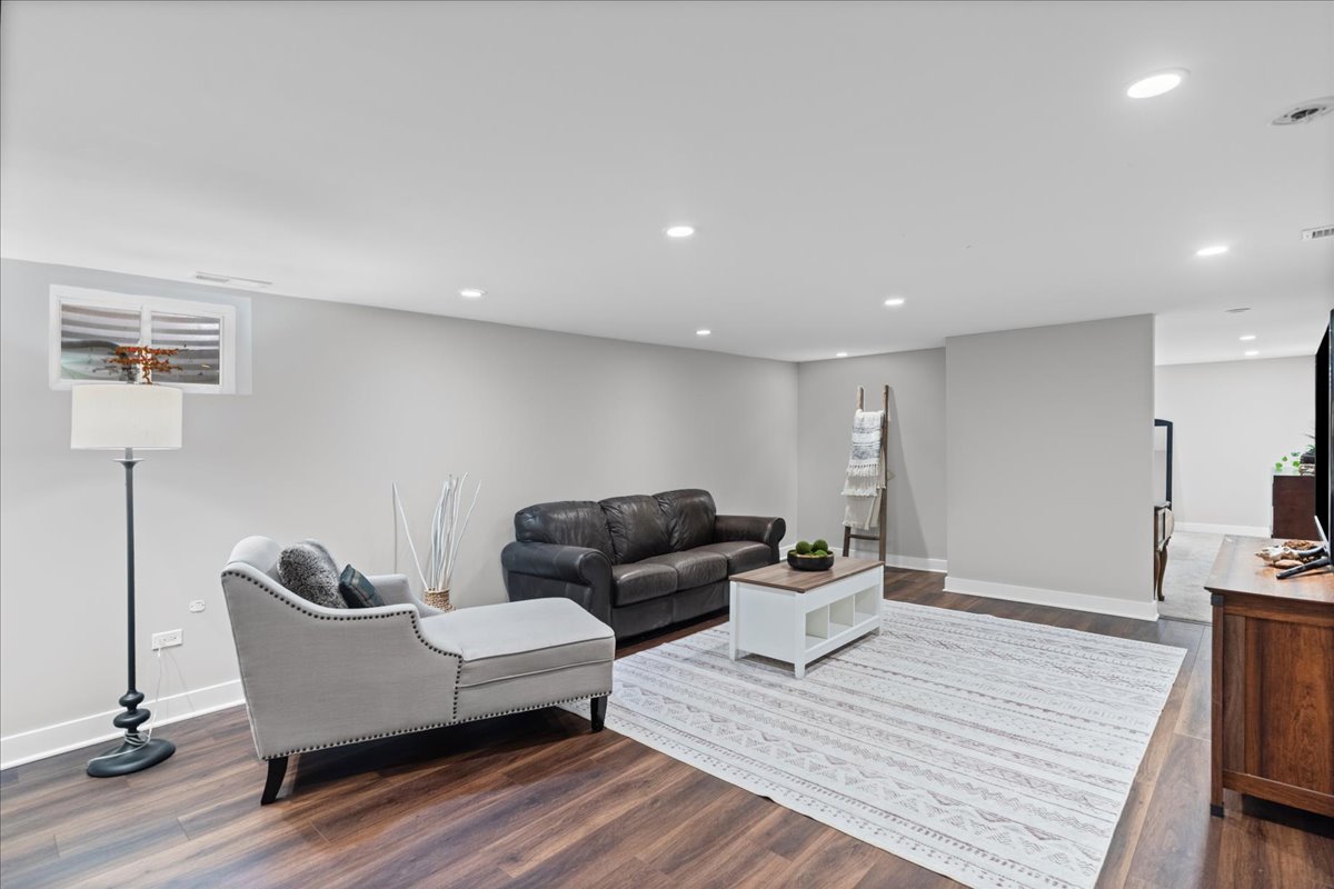 1132 Whitfield Road, Northbrook, IL 60062