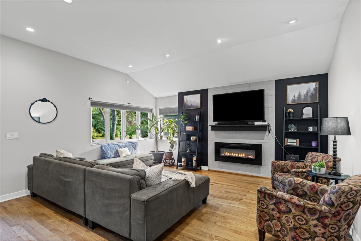 1132 Whitfield Road, Northbrook, IL 60062