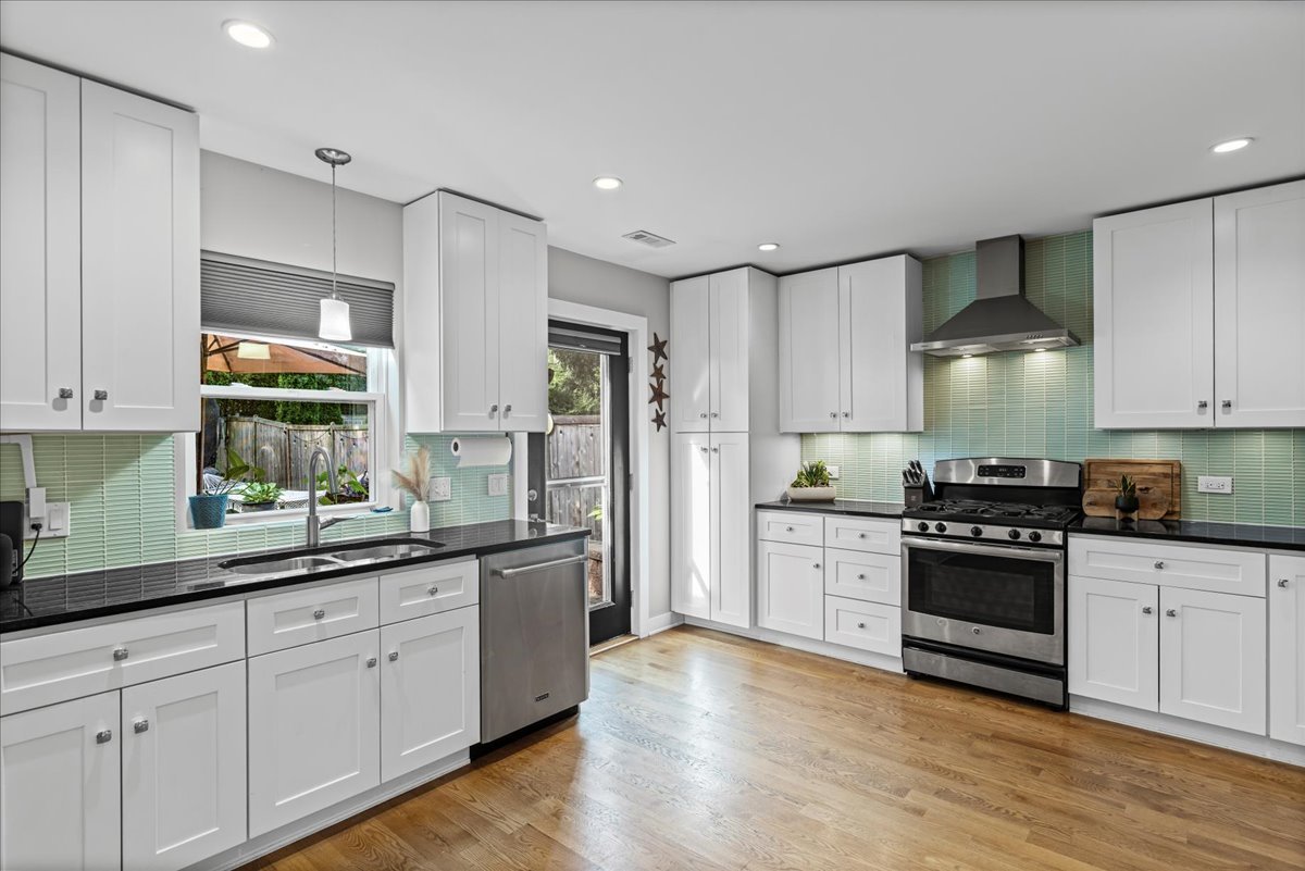 1132 Whitfield Road, Northbrook, IL 60062