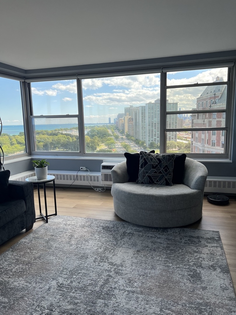 3900 N Lake Shore Drive #19A, Chicago, IL 60613