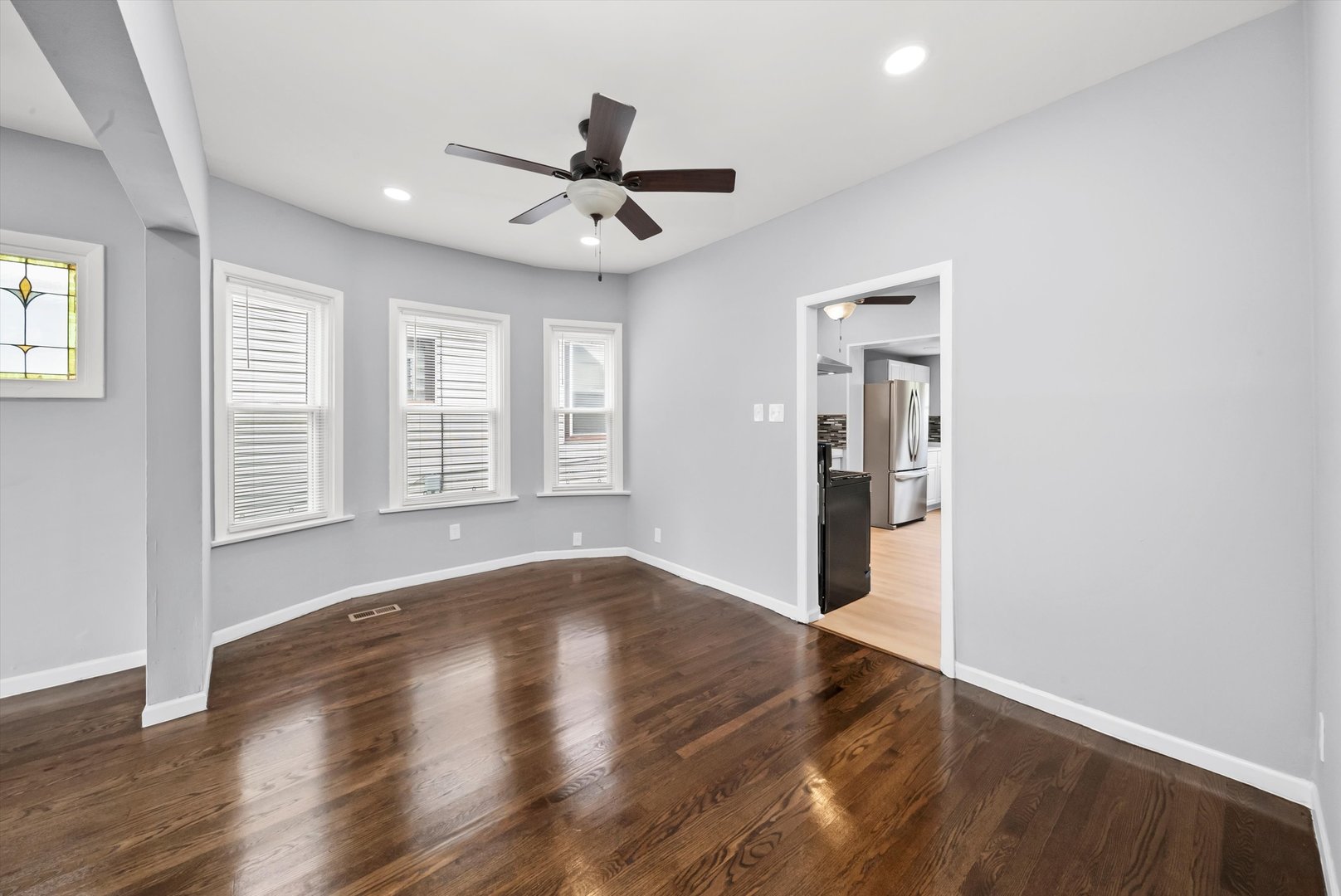 8627 S Essex Avenue, Chicago, IL 60617