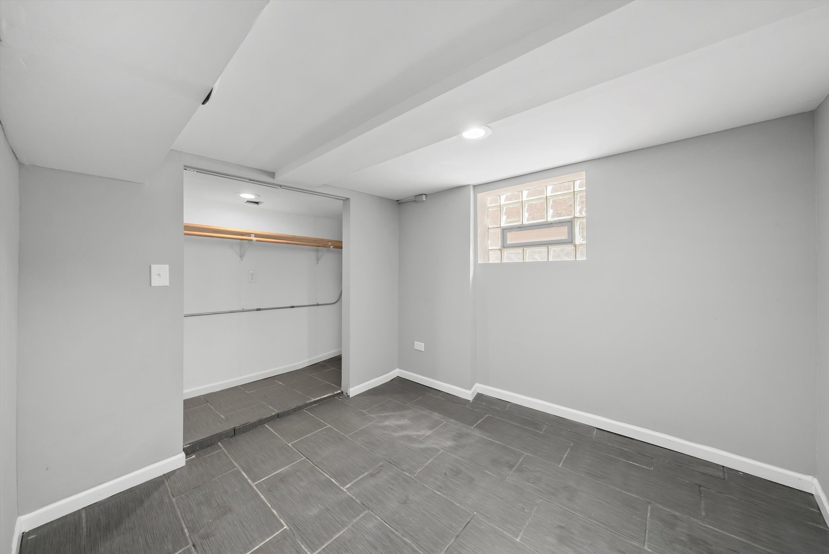 8627 S Essex Avenue, Chicago, IL 60617