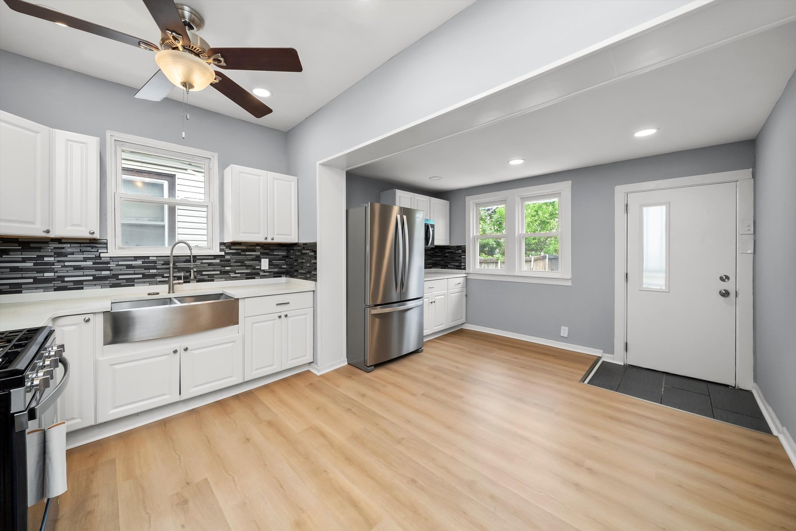 8627 S Essex Avenue, Chicago, IL 60617