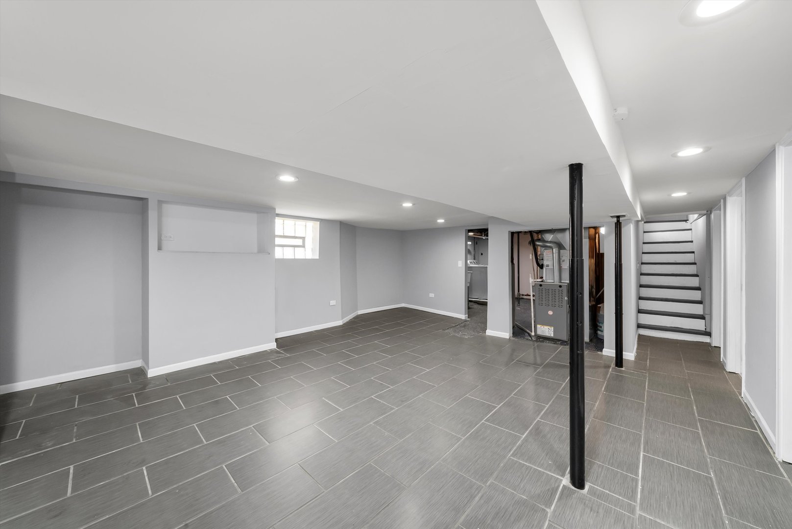 8627 S Essex Avenue, Chicago, IL 60617