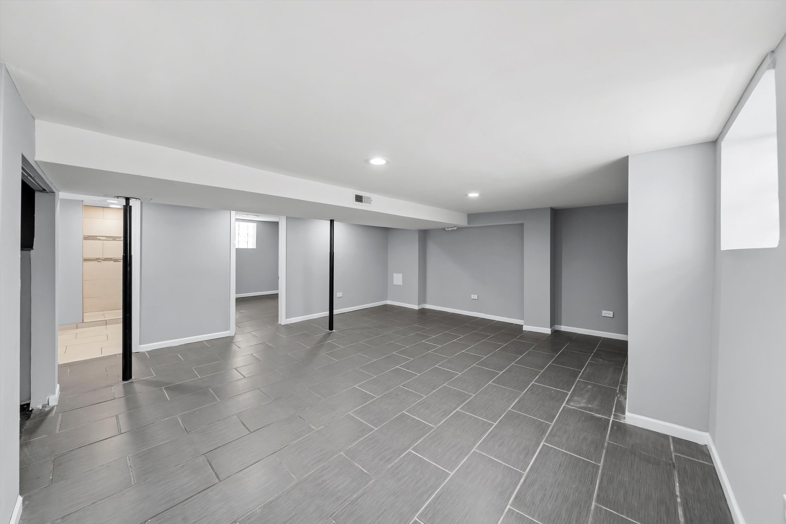 8627 S Essex Avenue, Chicago, IL 60617