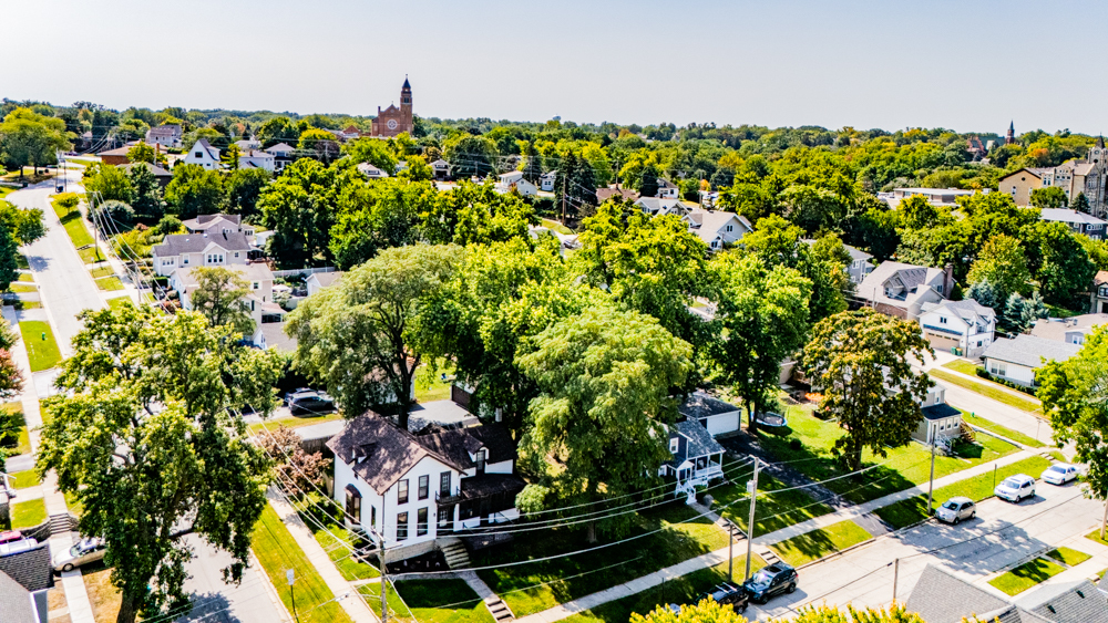 606 Porter Street, Lemont, IL 60439