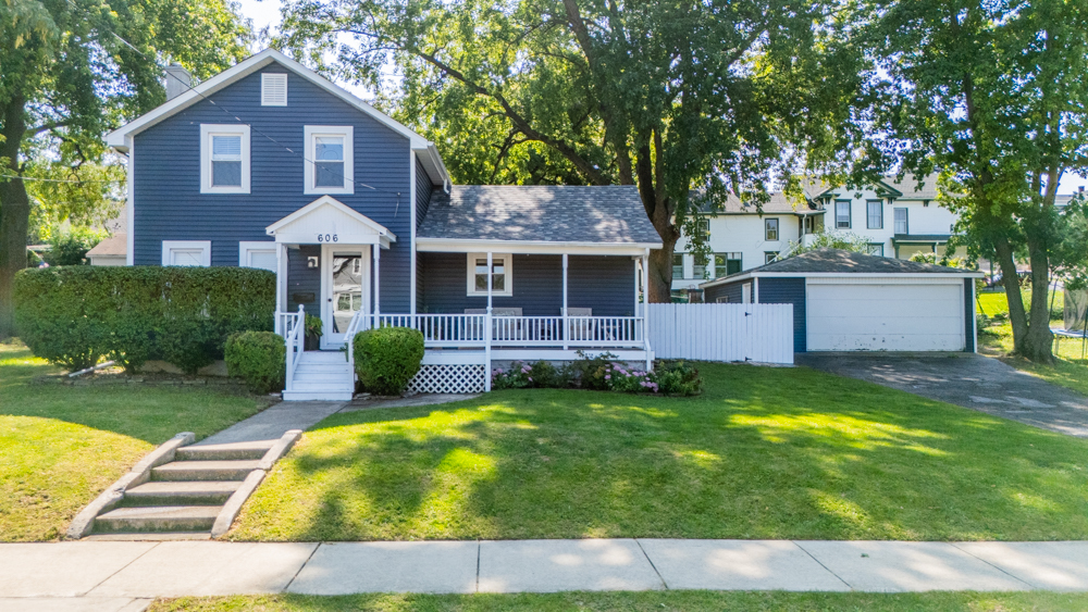 606 Porter Street, Lemont, IL 60439