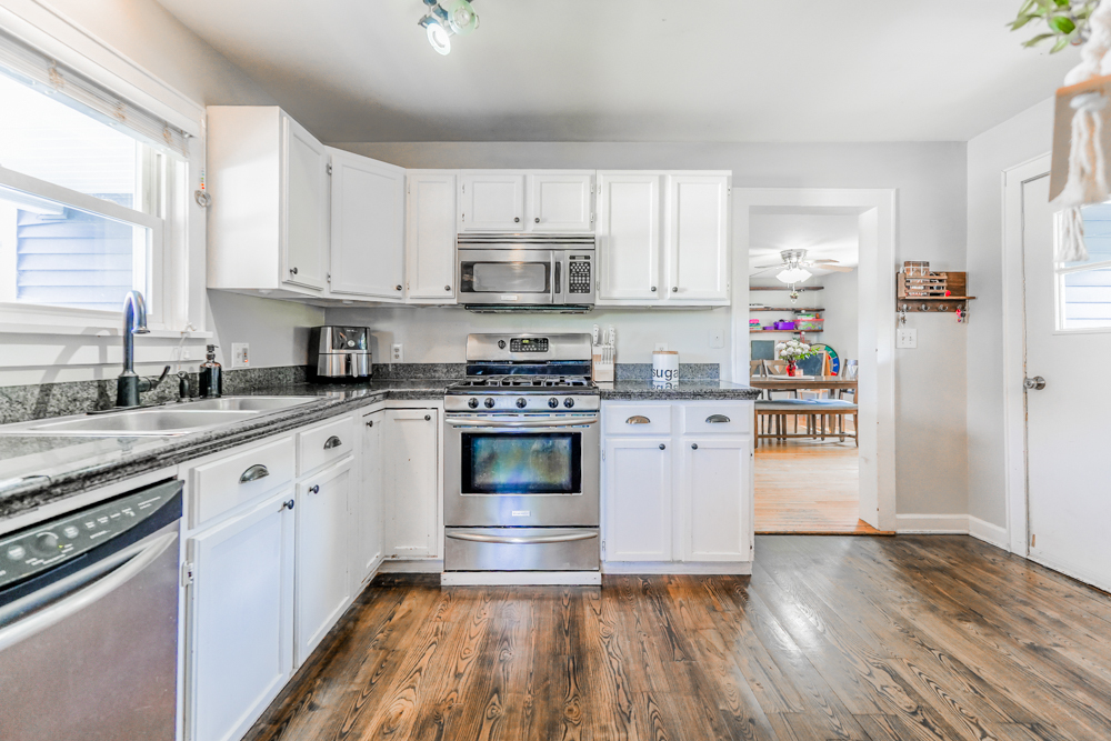 606 Porter Street, Lemont, IL 60439