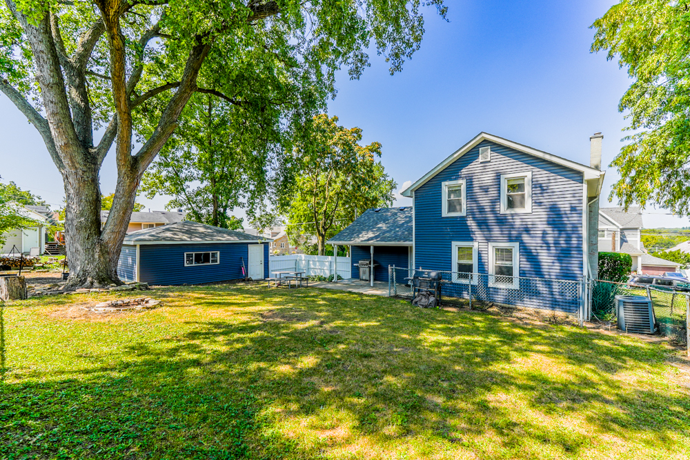 606 Porter Street, Lemont, IL 60439