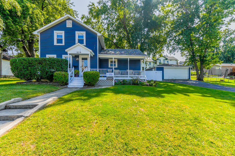 606 Porter Street, Lemont, IL 60439
