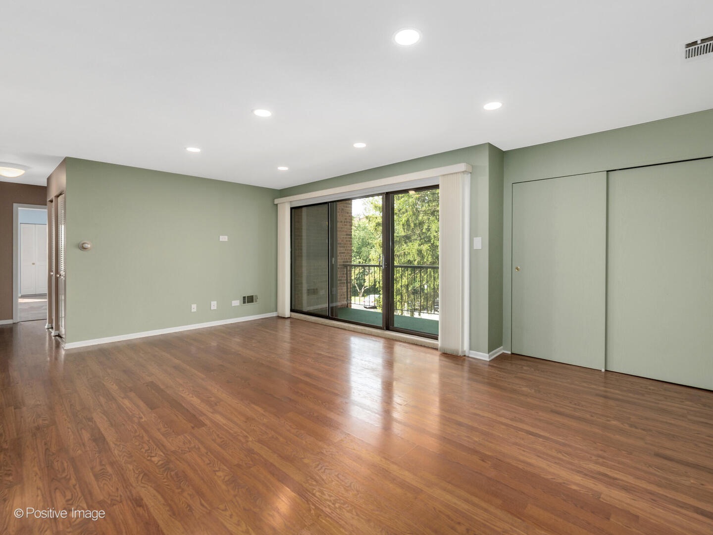 7510 Farmingdale Drive #208, Darien, IL 60561