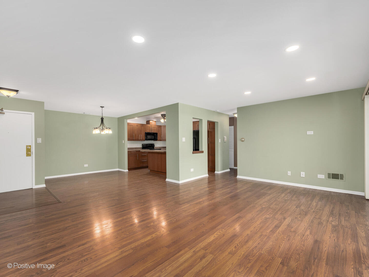 7510 Farmingdale Drive #208, Darien, IL 60561