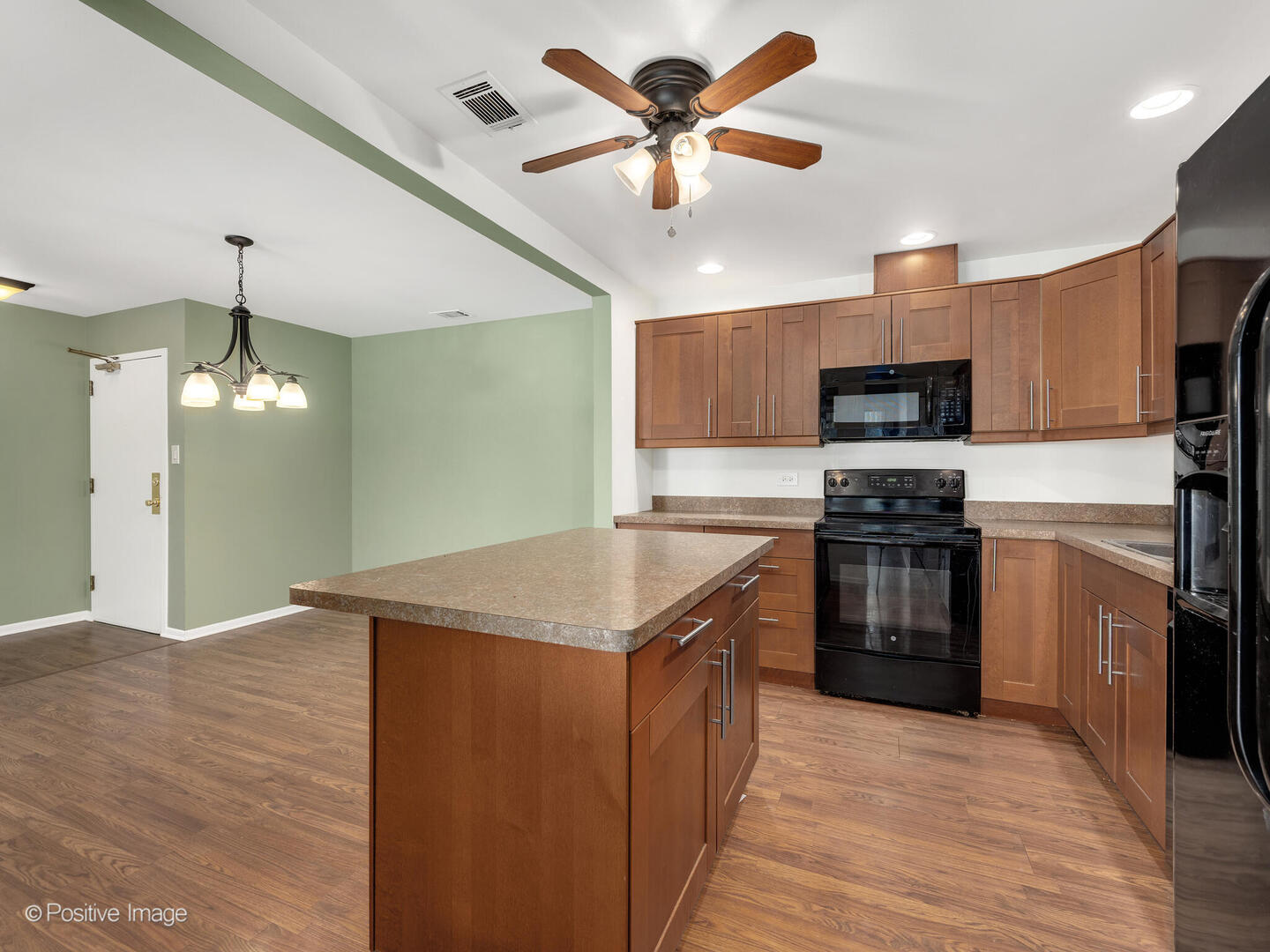 7510 Farmingdale Drive #208, Darien, IL 60561