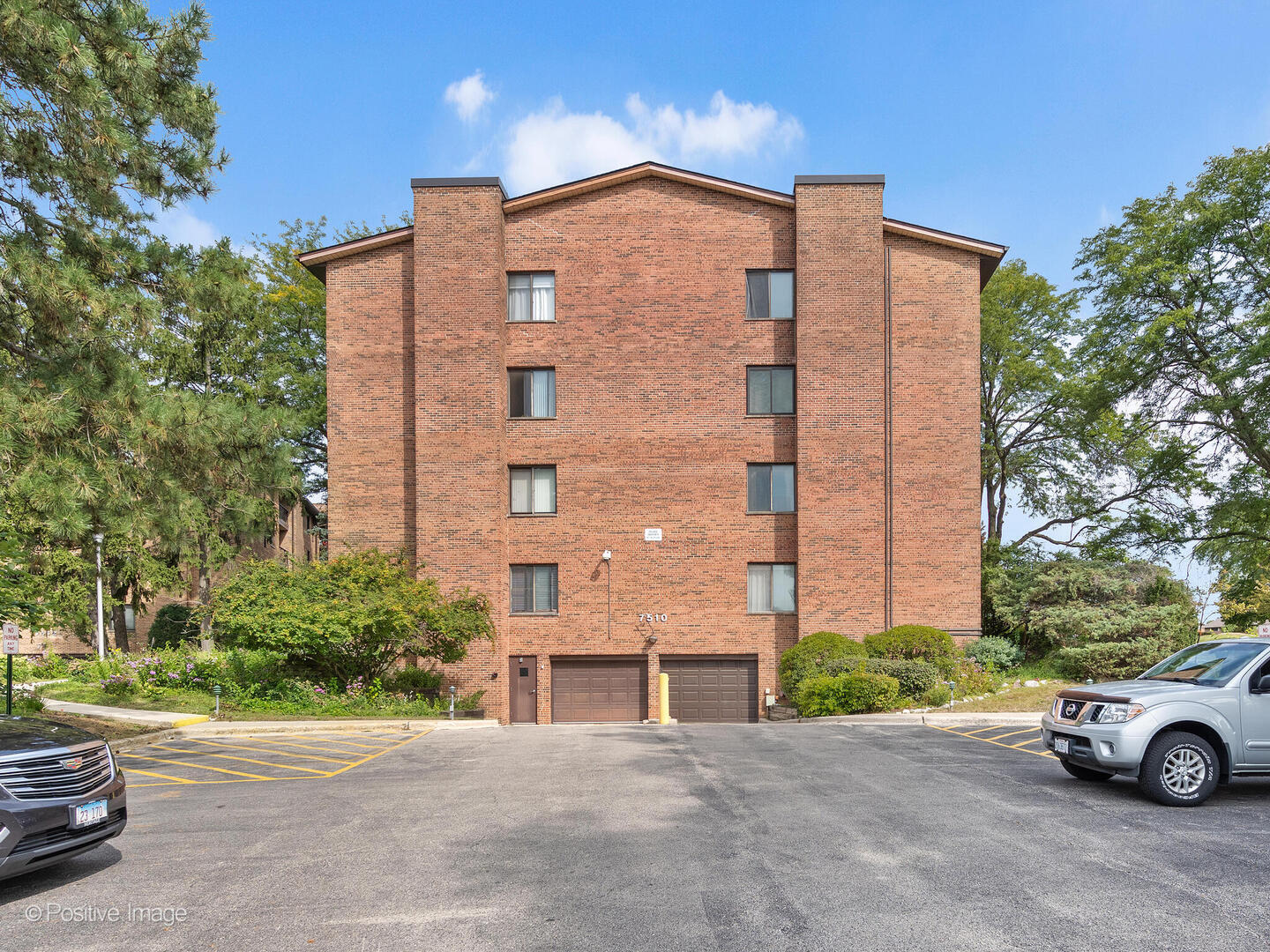 7510 Farmingdale Drive #208, Darien, IL 60561