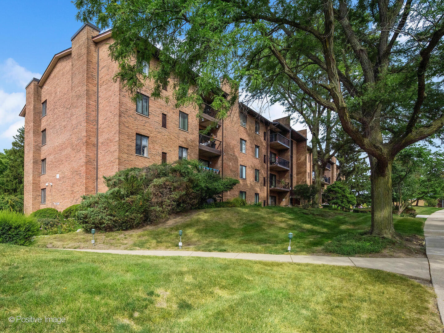 7510 Farmingdale Drive #208, Darien, IL 60561