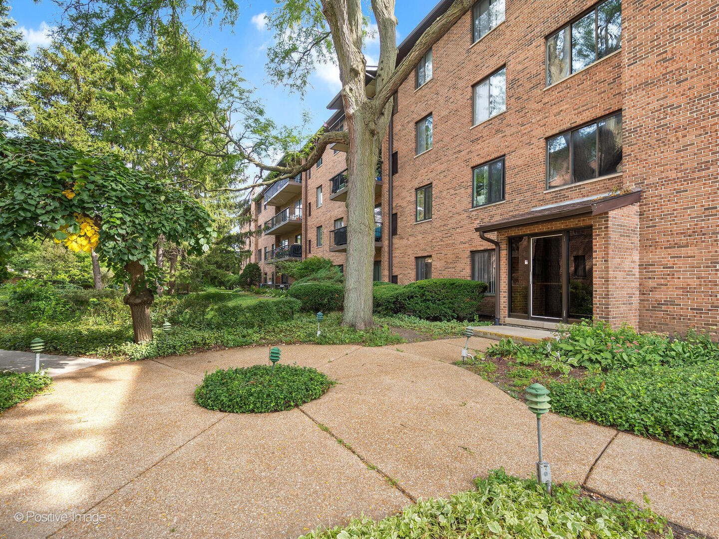 7510 Farmingdale Drive #208, Darien, IL 60561