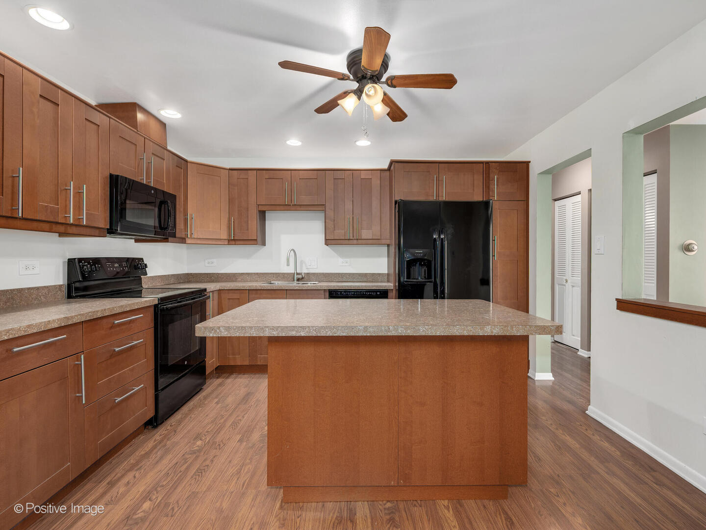 7510 Farmingdale Drive #208, Darien, IL 60561